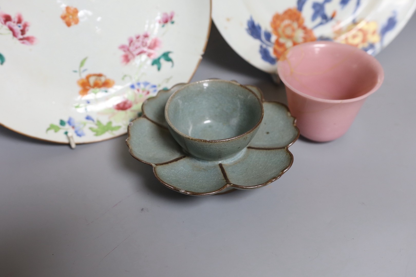 An 18th century Chinese famille rose dish, crackle-glaze stem cup, Beijing glass tea bowl and a Chinese Imari plate. Largest 24cm